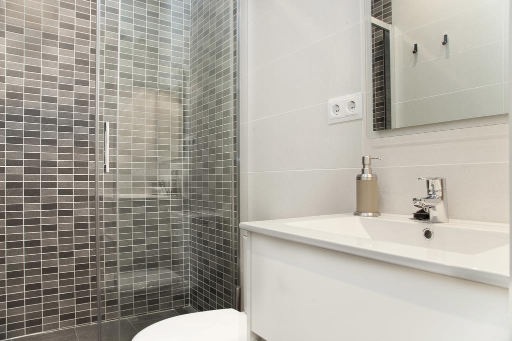 Appartement Flateli Roger 2 à Barcelone Extérieur photo
